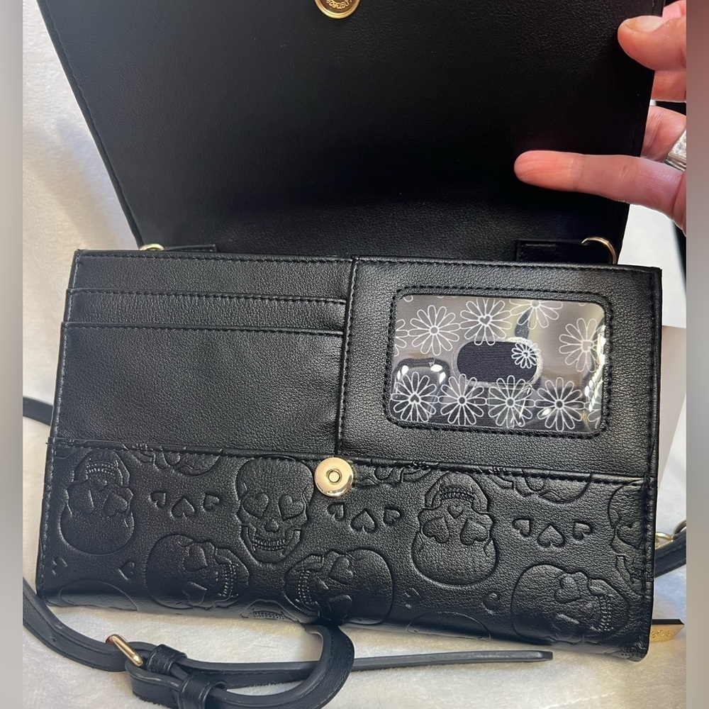 Betsey Johnson Black and Gold Crossbody Bag - Picture 14 of 14